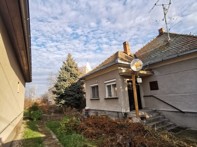 DRAŽBA rodinného domu s veľkým pozemkom, Vrakúň, okr. Dunajská Streda